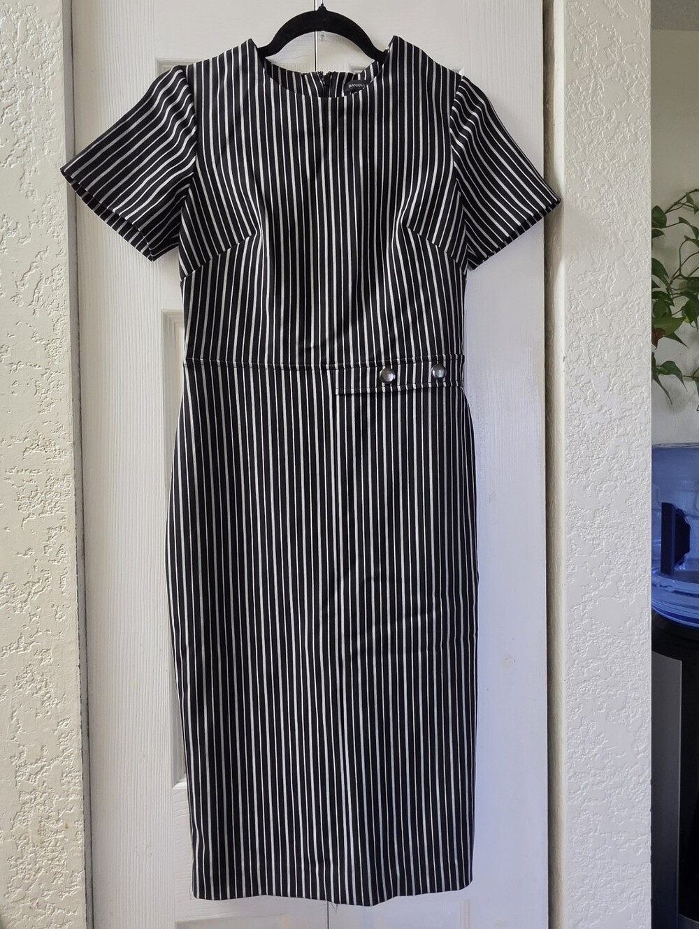 BANANA REPUBLIC STRIPED SHEATH PENCIL DRESS BLACK WHITE SIZE 4